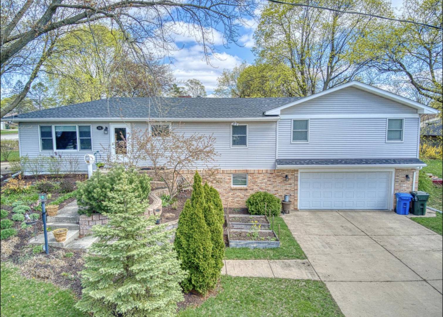 South Elgin, IL 60177,95 N Main ST