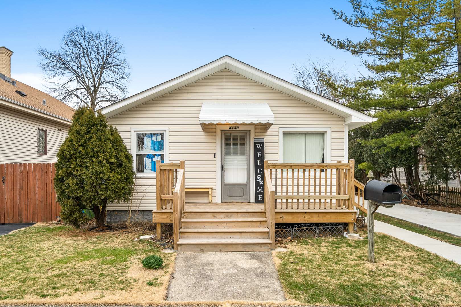 Lyons, IL 60534,4133 Anna AVE
