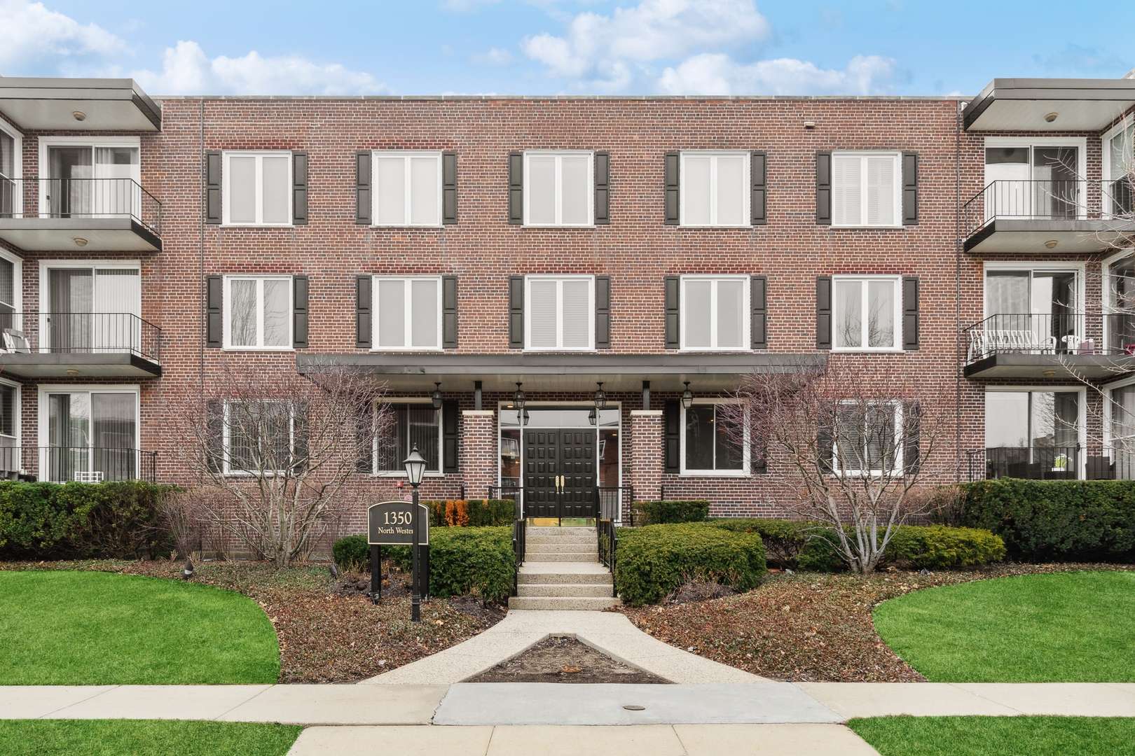 Lake Forest, IL 60045,1350 N WESTERN AVE #207