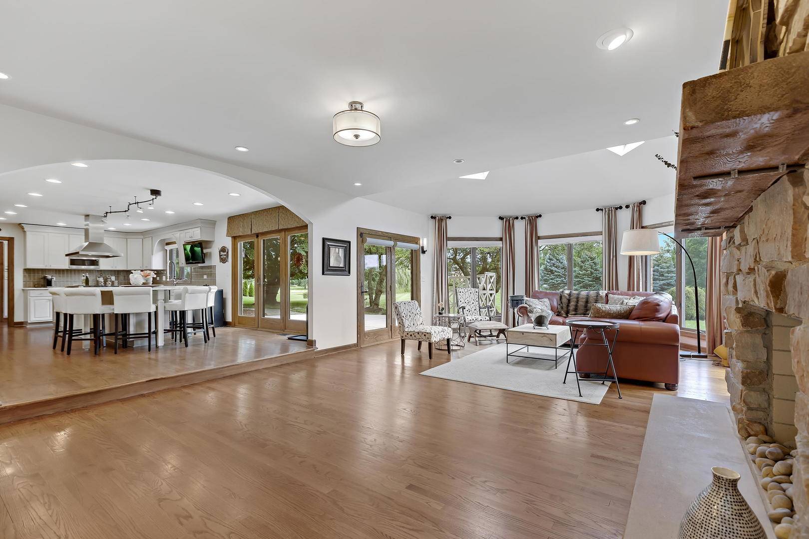 South Barrington, IL 60010,9 Wind Ridge RD