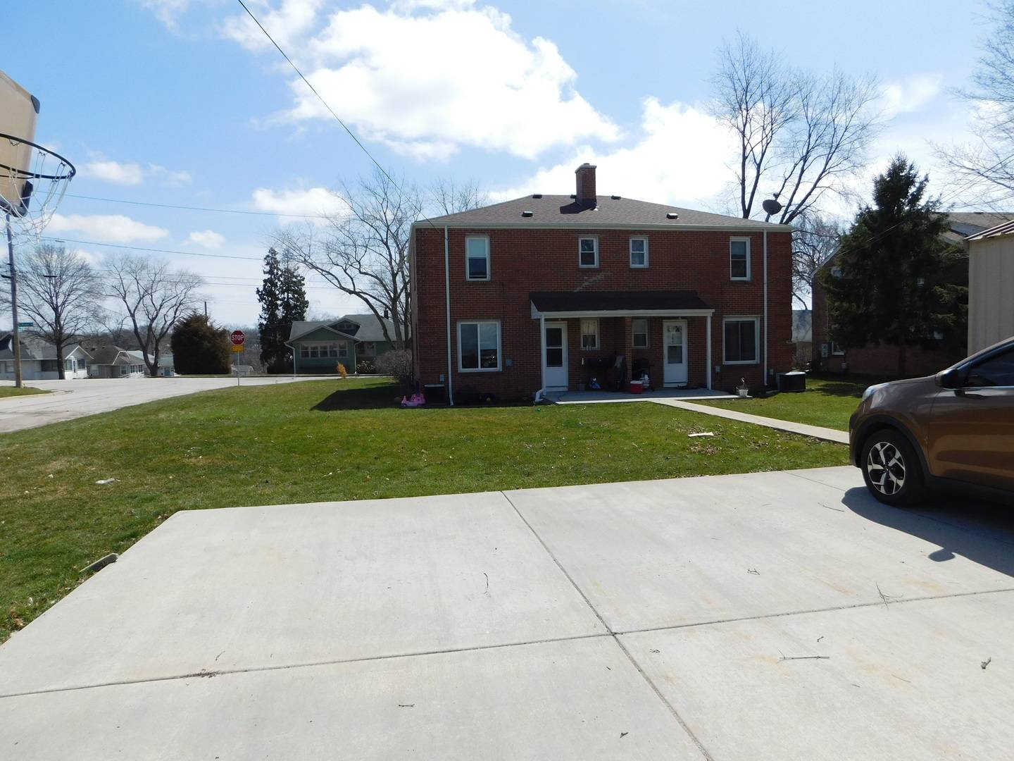 Montgomery, IL 60538,702-704 S River ST