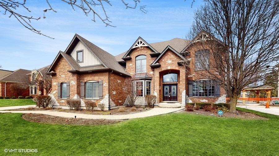 South Elgin, IL 60177,679 Oak LN