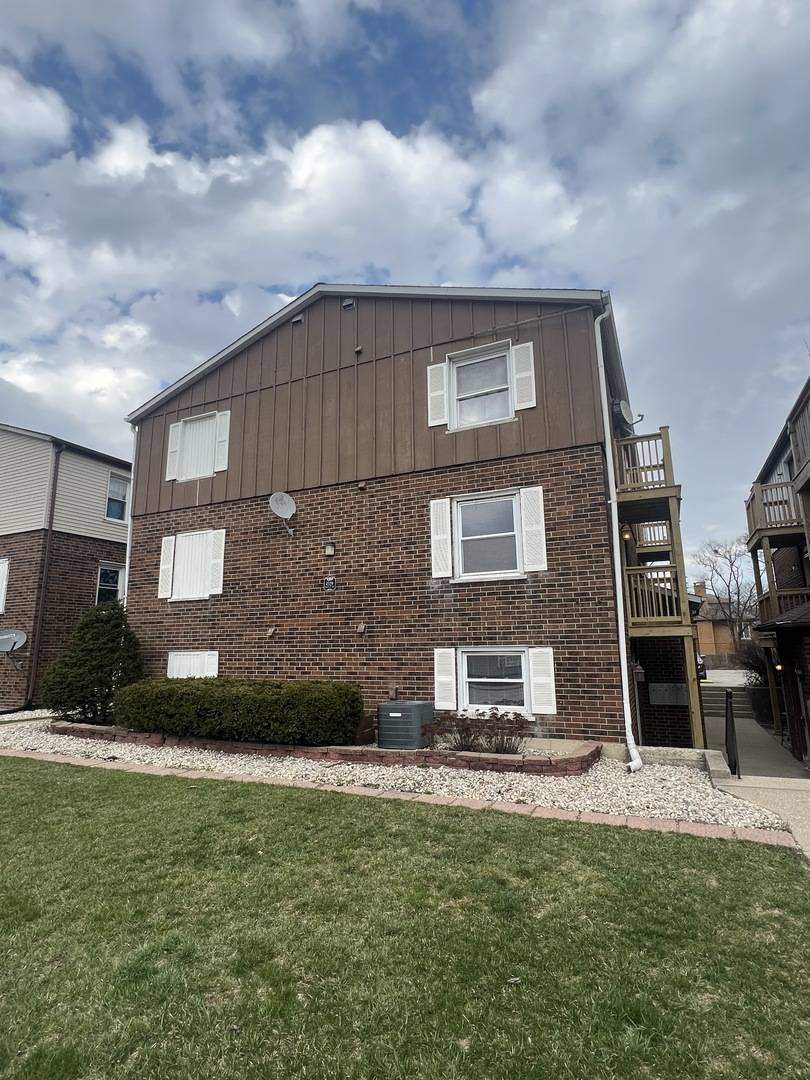 Lyons, IL 60534,4529 Prescott AVE #2W