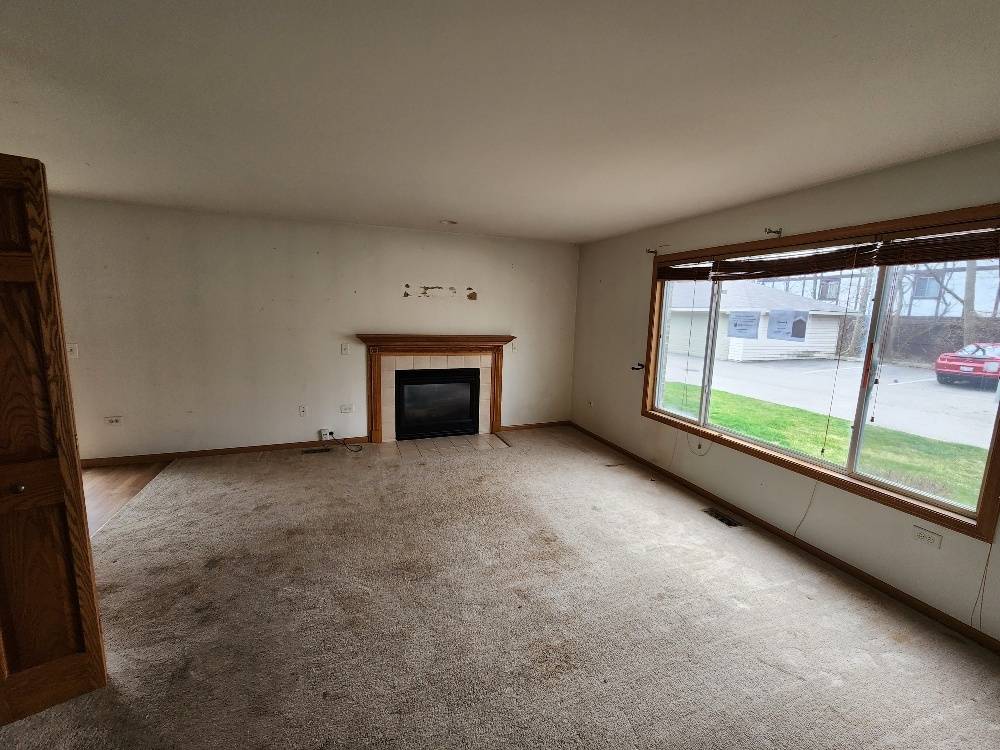 Crystal Lake, IL 60014,490 Westwood CT #C