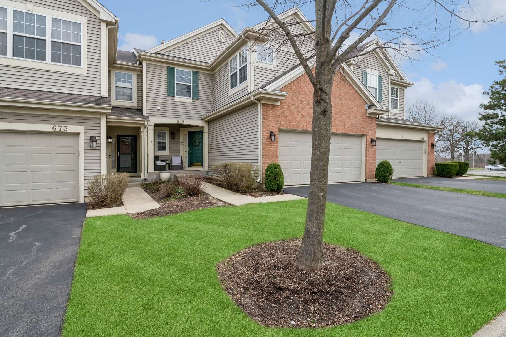 Gurnee, IL 60031,679 Creekside CIR