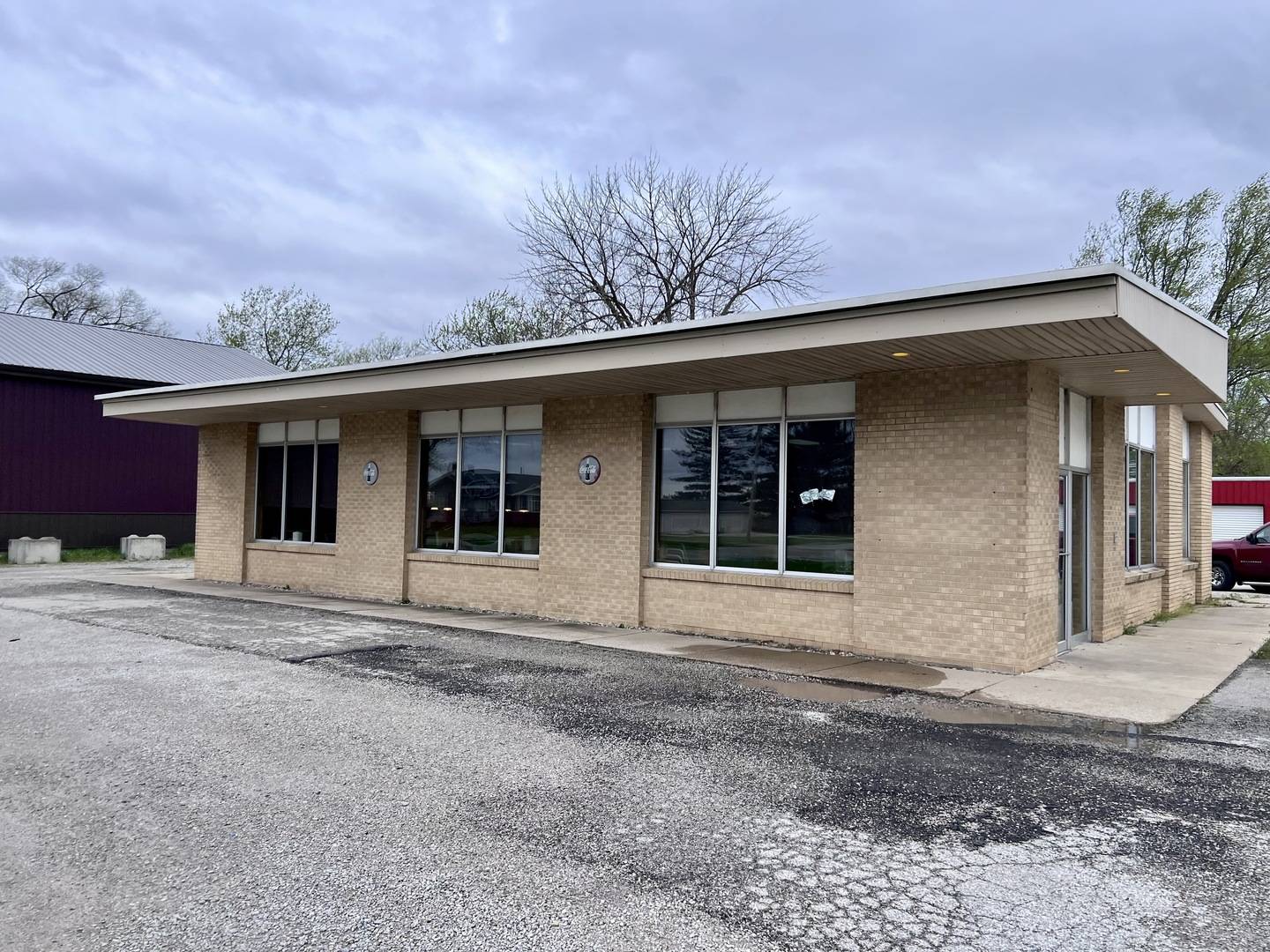 Newman, IL 61942,2578 E US HWY 36