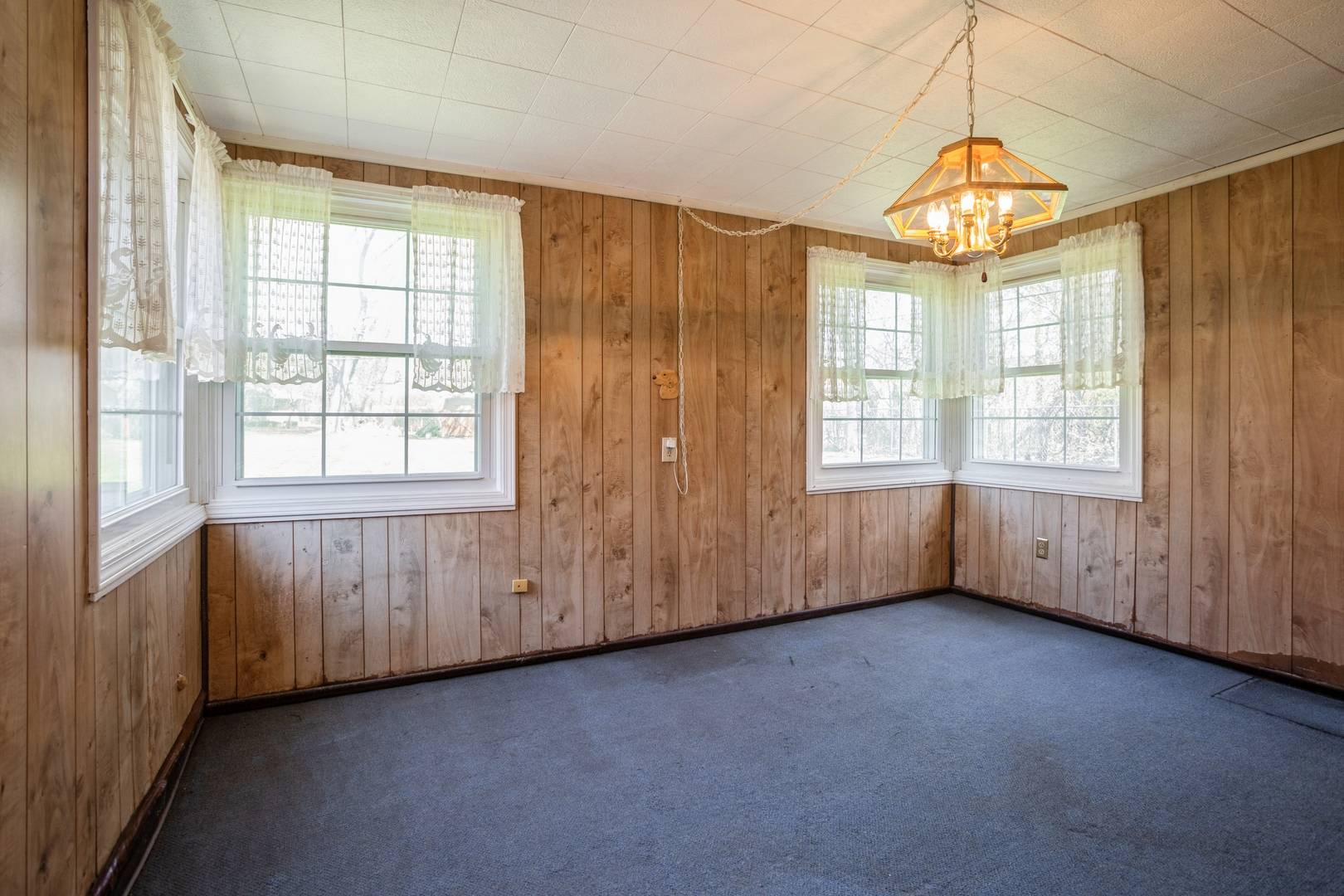 Wood Dale, IL 60191,177 E Hillcrest AVE