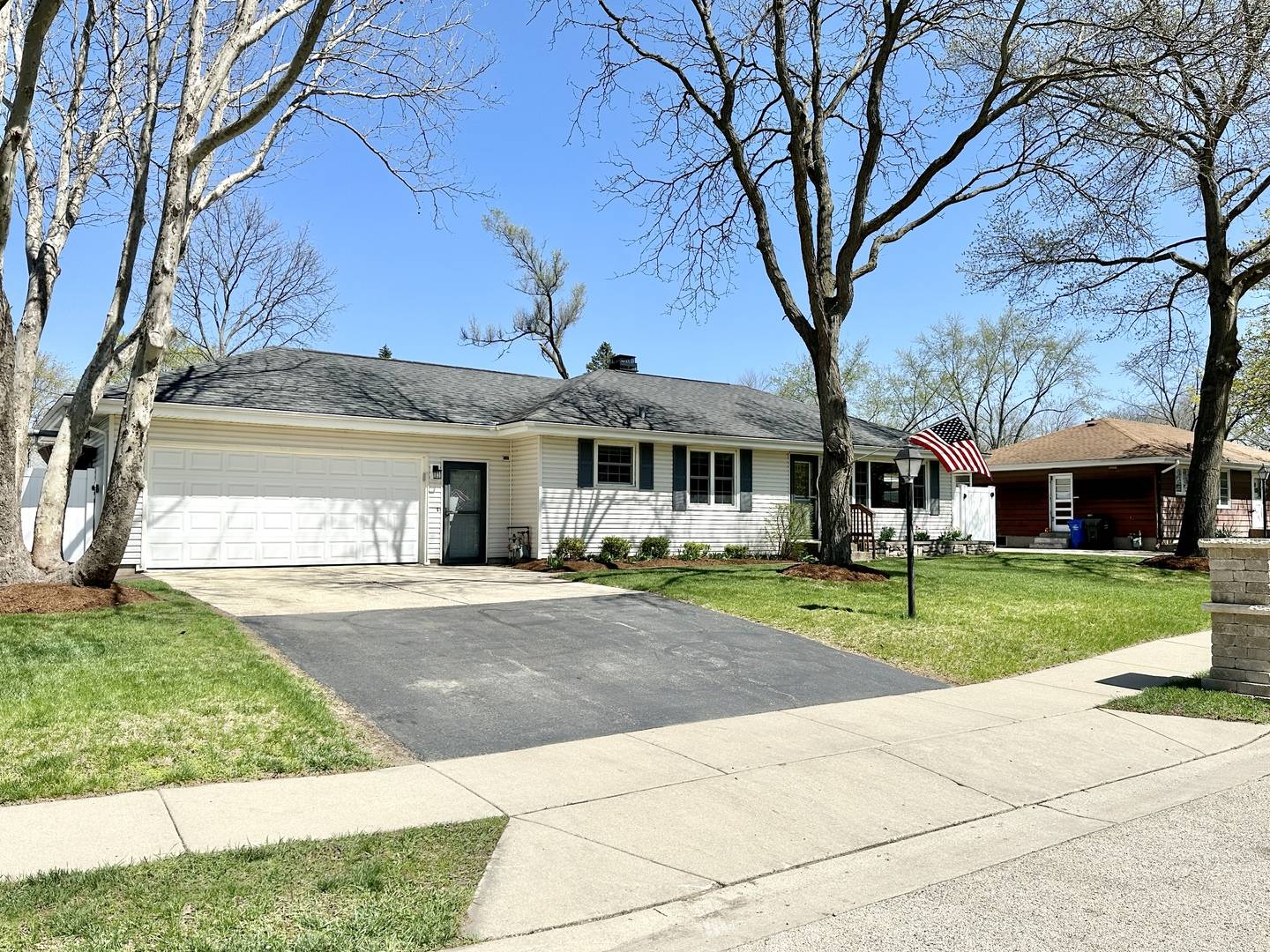 South Elgin, IL 60177,674 Elizabeth ST