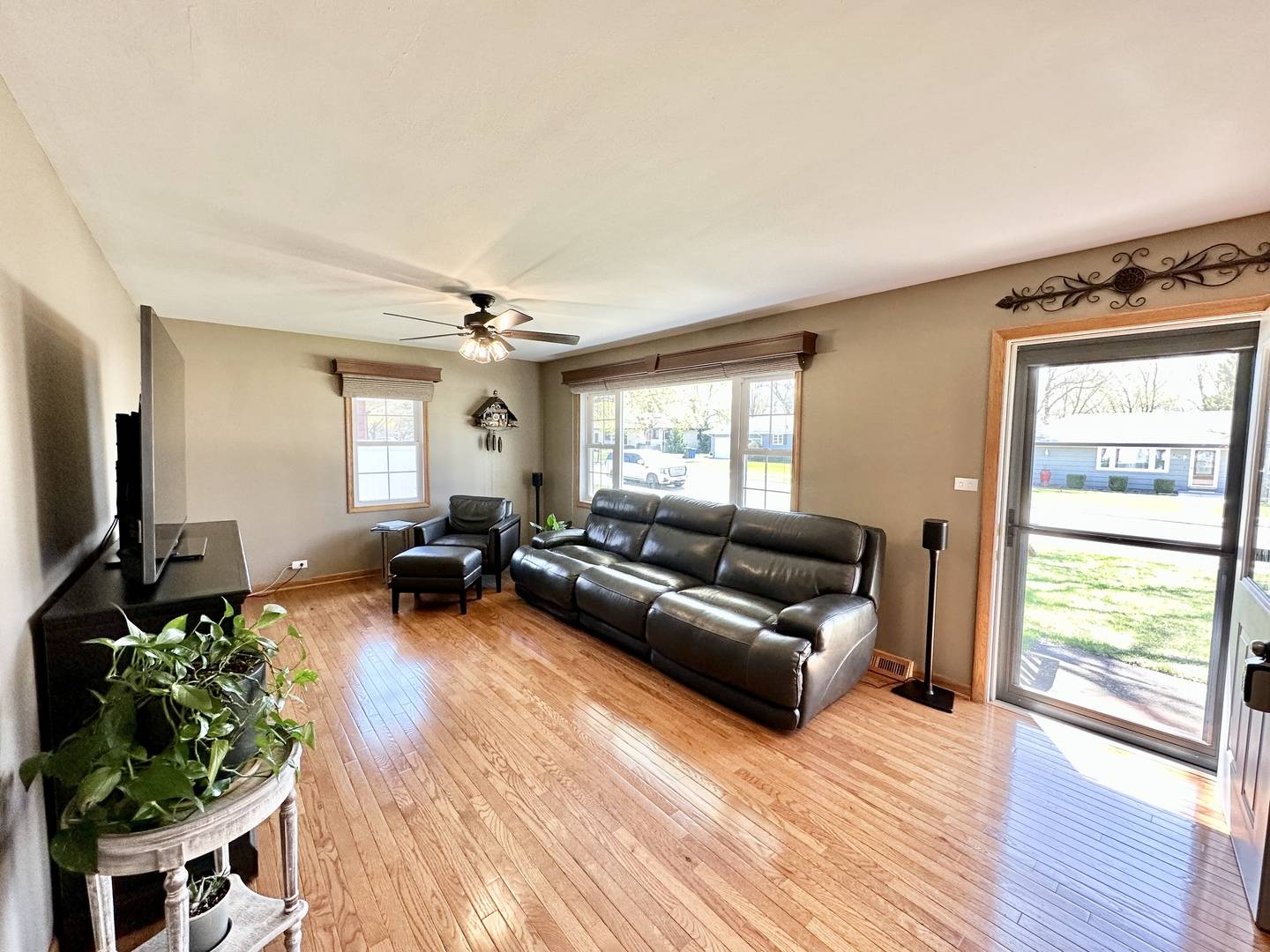 South Elgin, IL 60177,674 Elizabeth ST