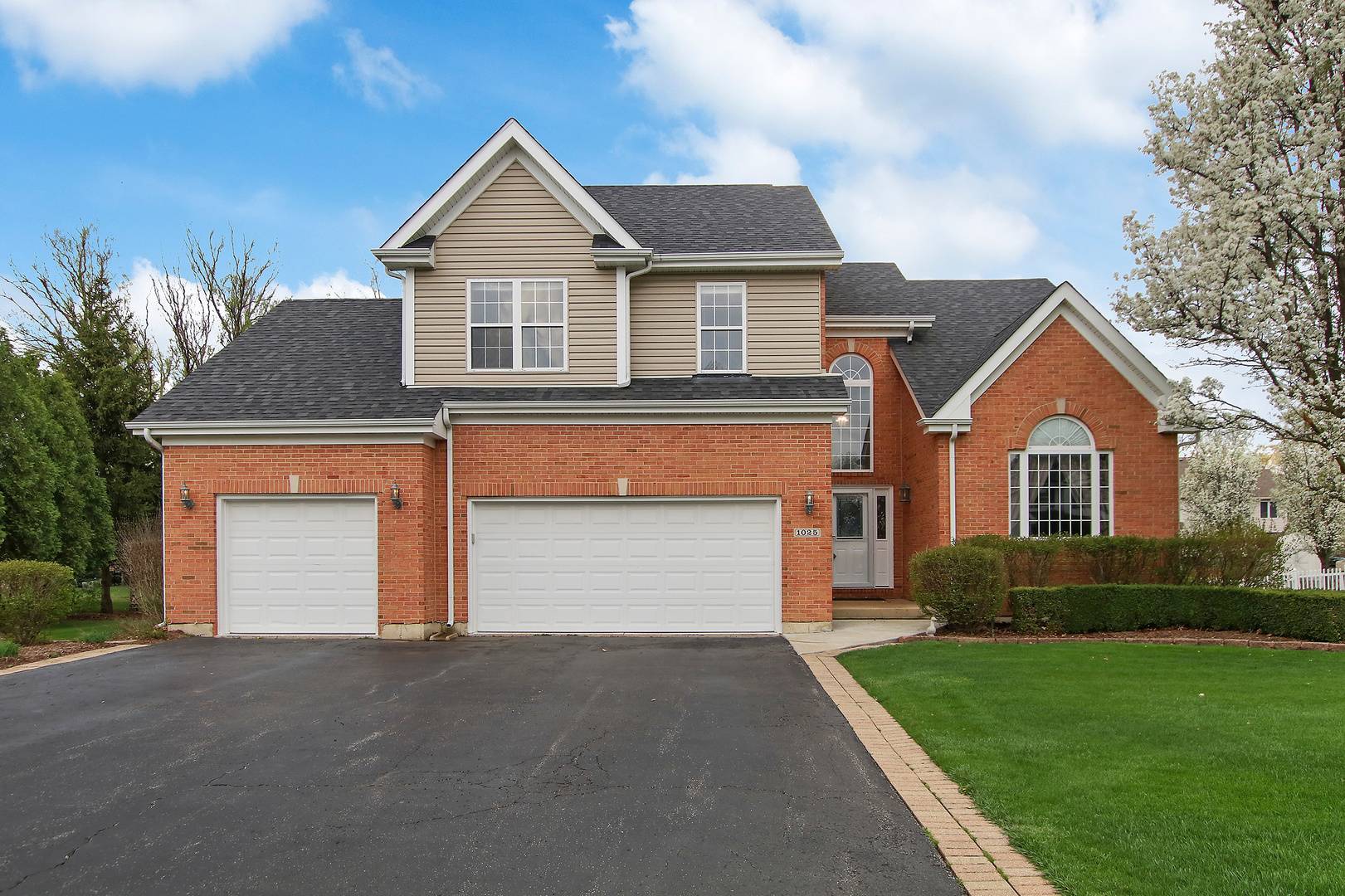 Wauconda, IL 60084,1025 Erica DR