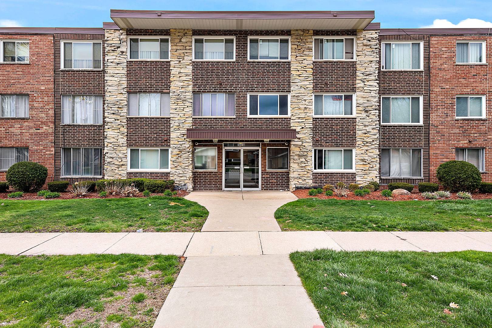 Oak Lawn, IL 60453,10210 Washington AVE #302