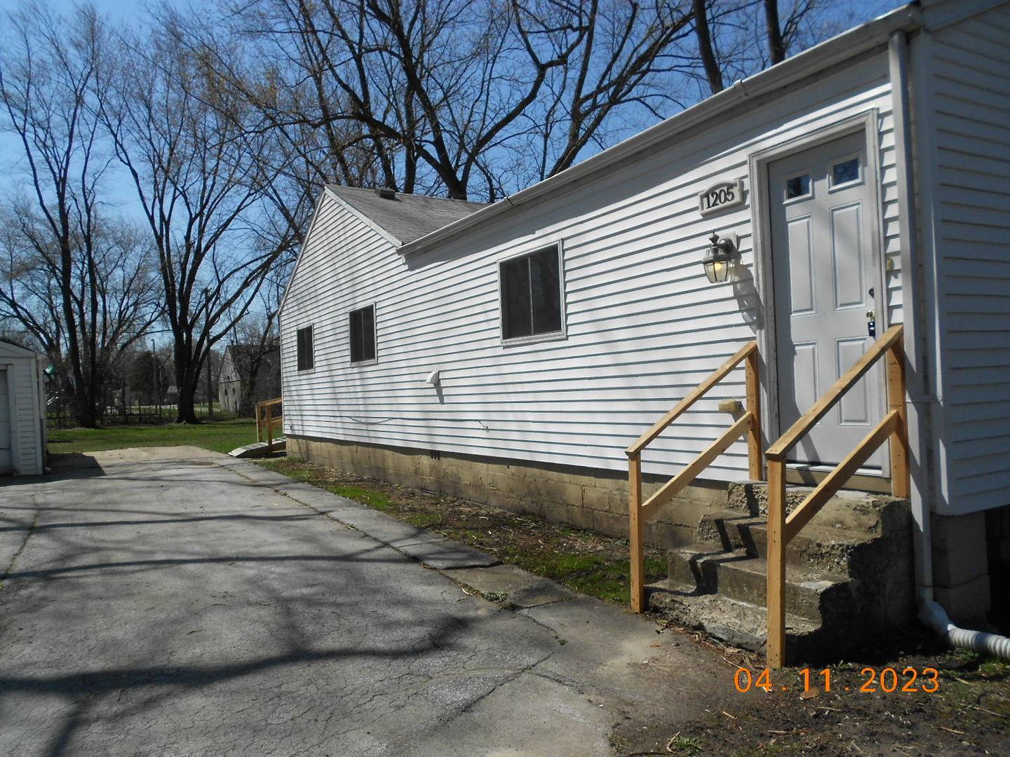 Hazel Crest, IL 60429,1205 173rd ST