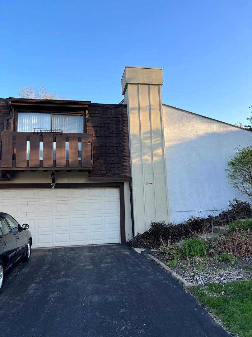 Indian Head Park, IL 60525,7 SWEETWOOD CT