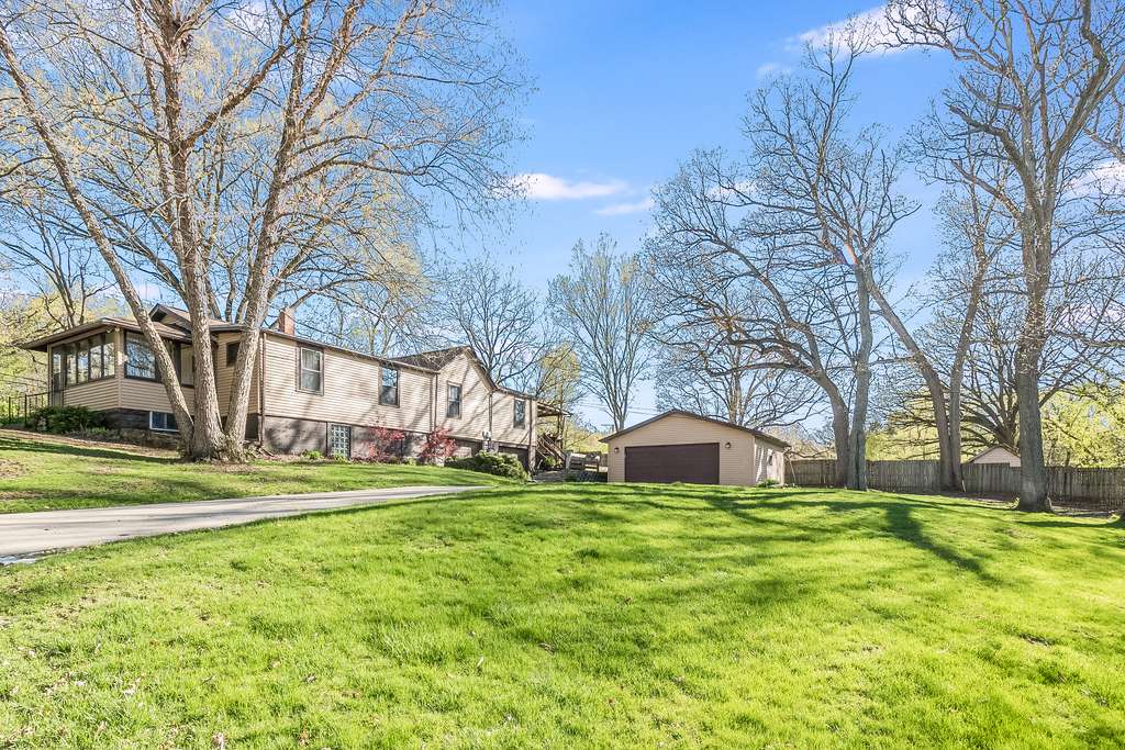 South Elgin, IL 60177,349 Carlton CT