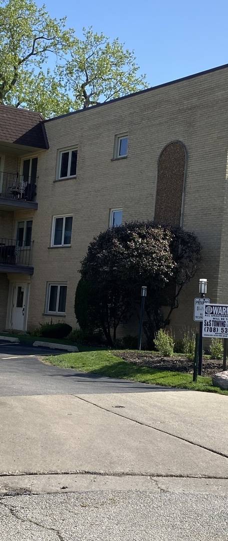 Chicago, IL 60630,6100 W Leland AVE #202