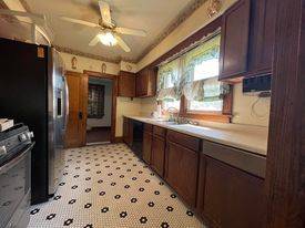 Waukegan, IL 60085,1823 W Dugdale RD