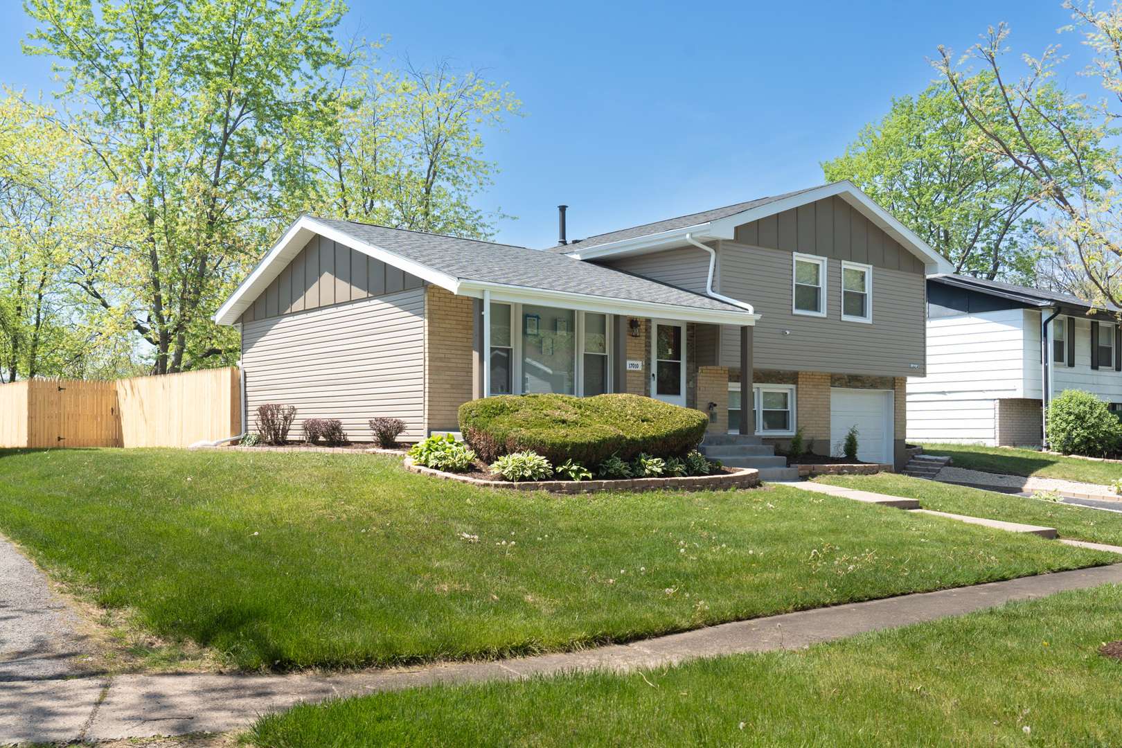 Hazel Crest, IL 60429,17010 Pine CT