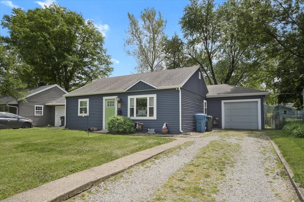 Urbana, IL 61801,707 E Hawthorne DR