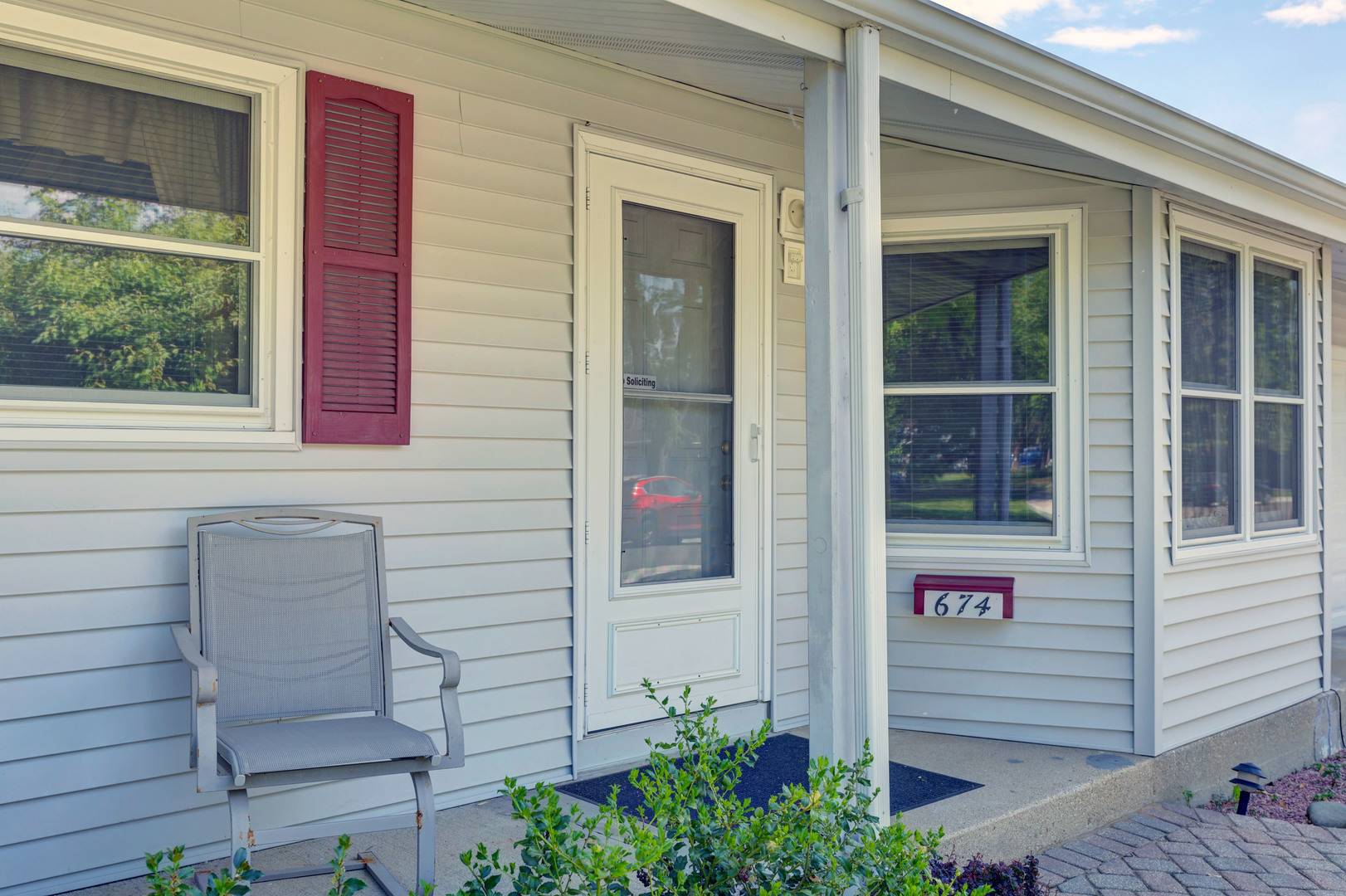 Wauconda, IL 60084,674 Clover RD