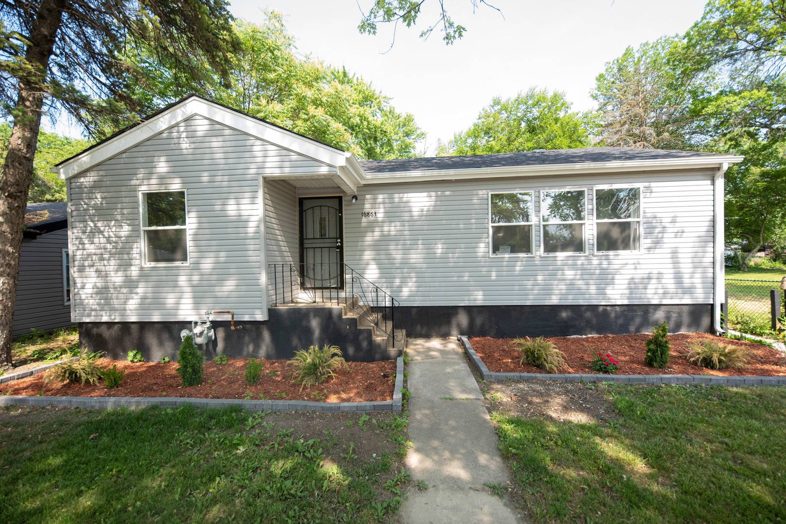 Hazel Crest, IL 60429,16863 Western AVE