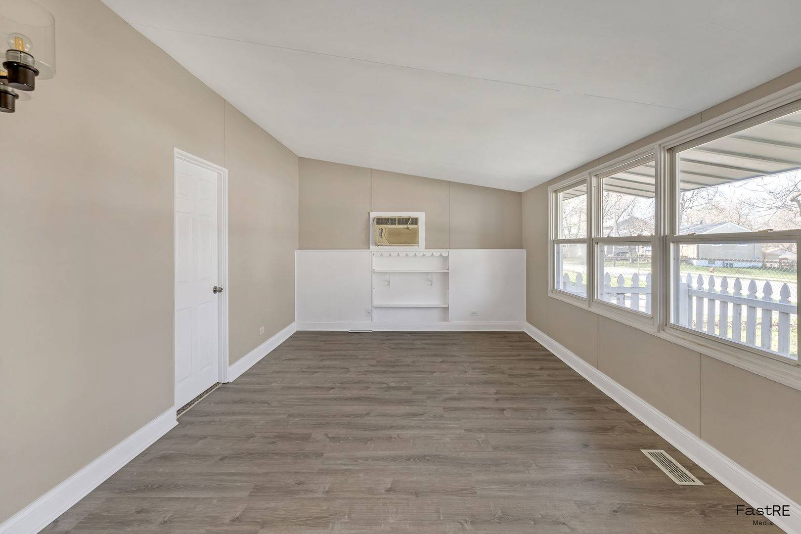 Steger, IL 60475,253 Tiverton LN