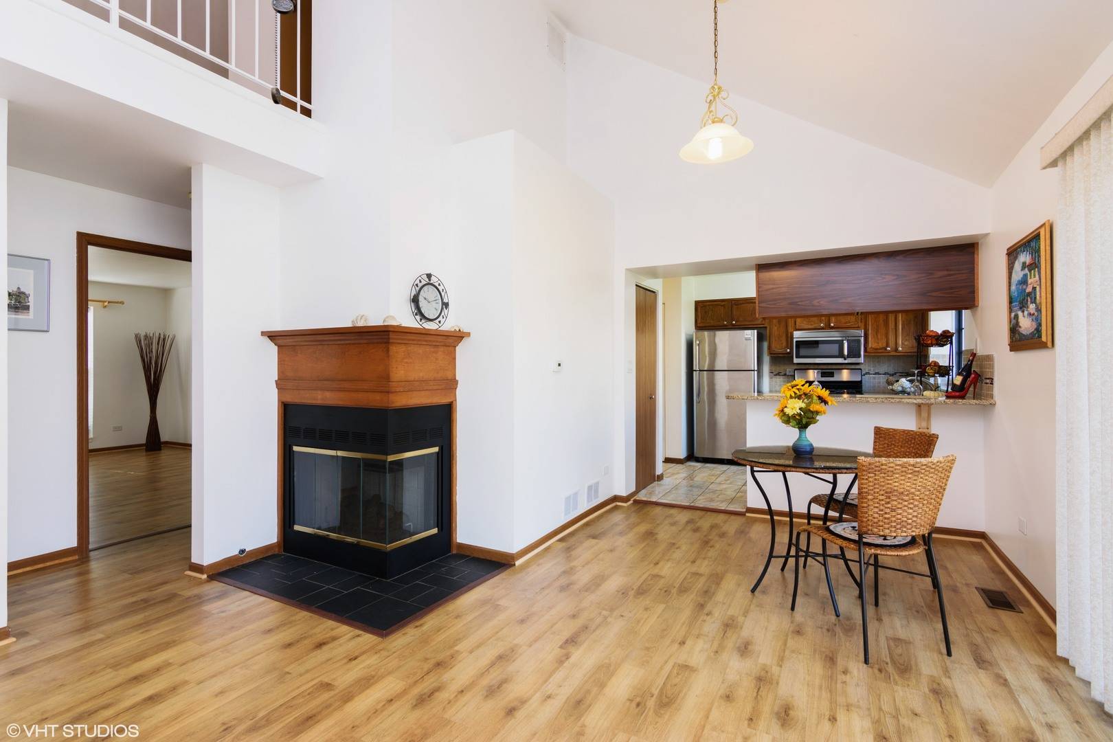 Hoffman Estates, IL 60192,4542 TOPAZ DR