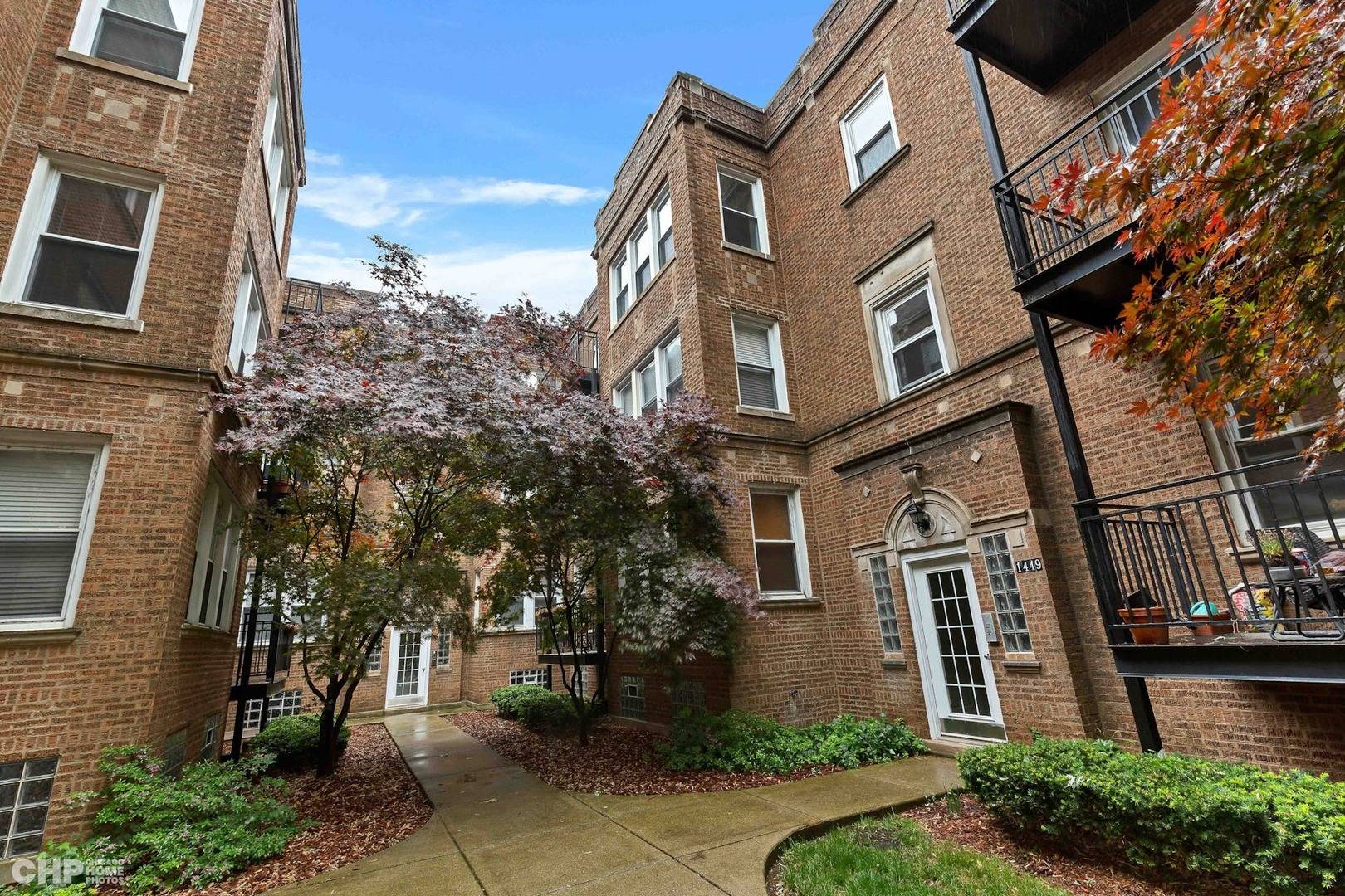Chicago, IL 60660,1449 W Victoria ST #2A