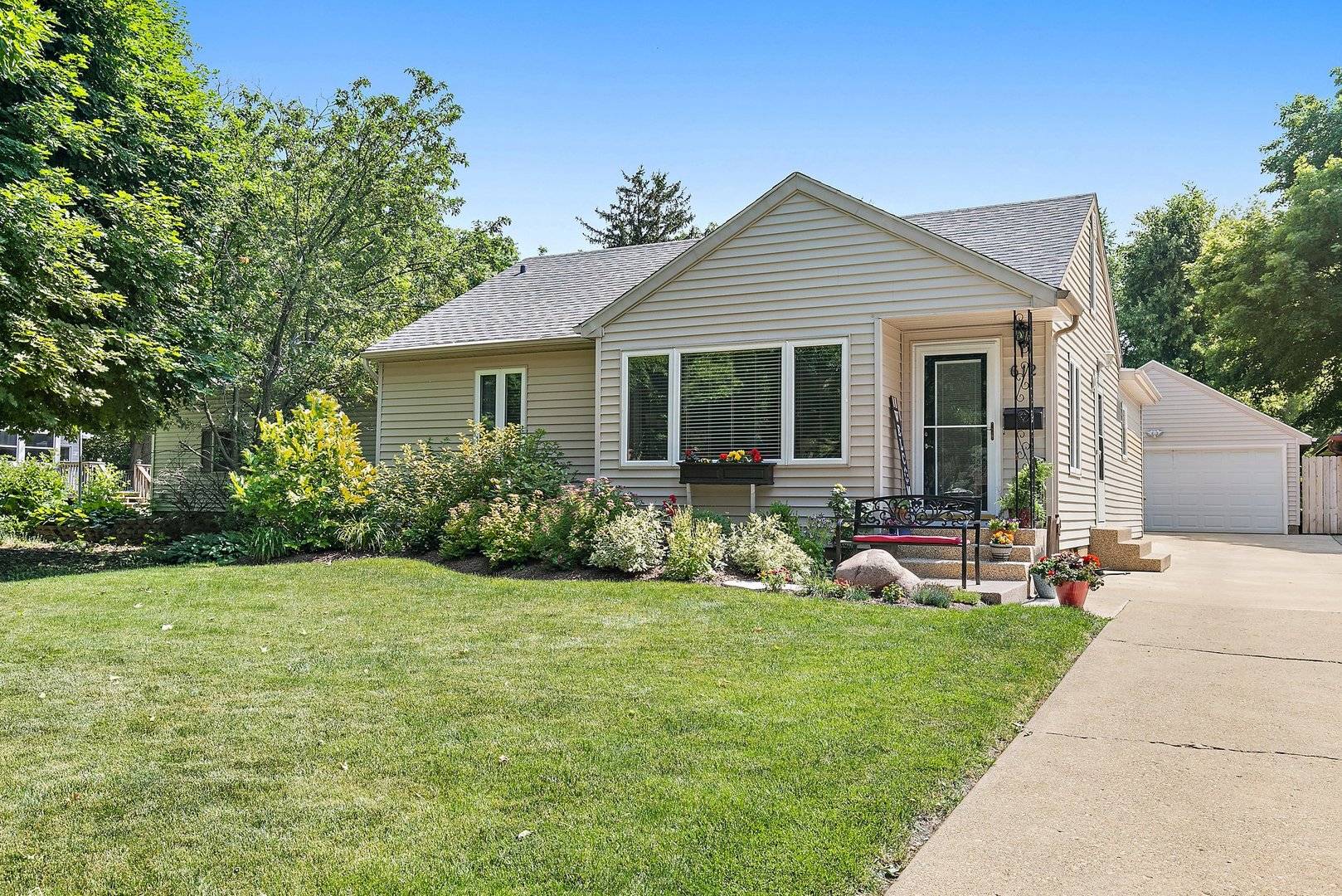 Dekalb, IL 60115,612 E Roosevelt ST