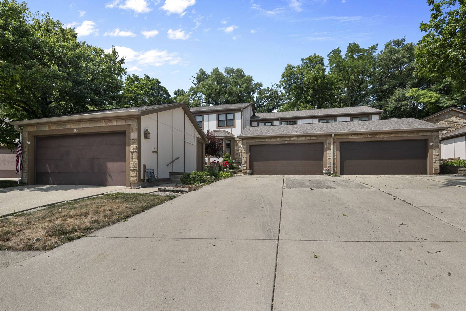 Wheaton, IL 60187,1141 Wheaton Oaks DR