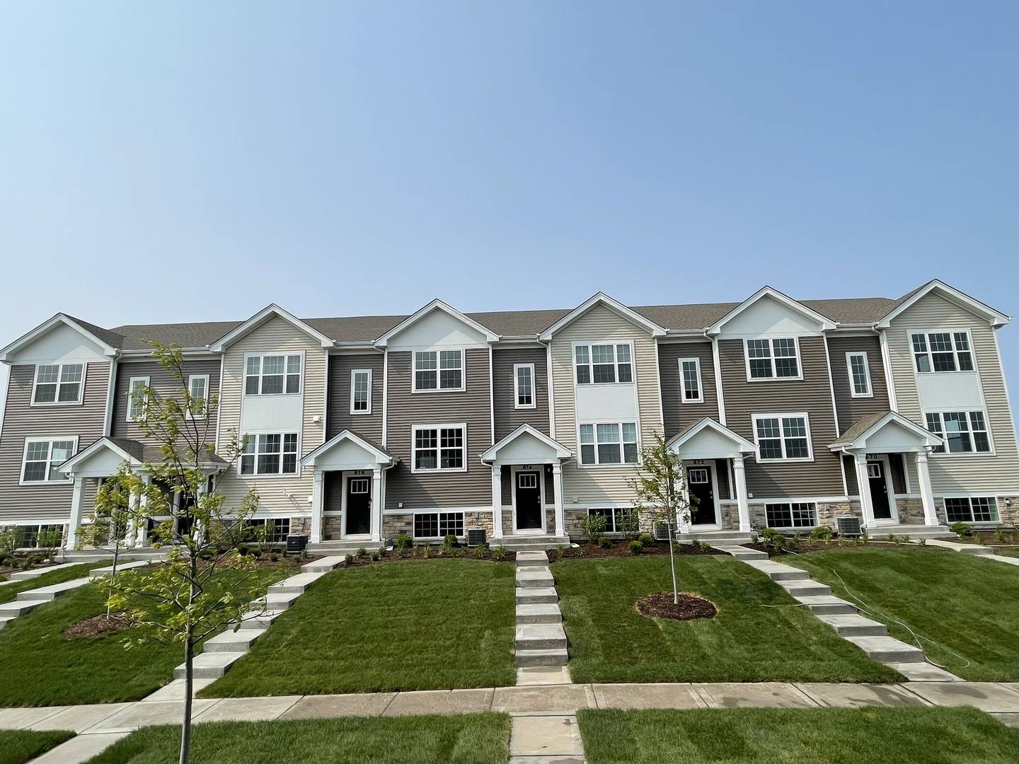 Hampshire, IL 60140,800 Briar Glen CT