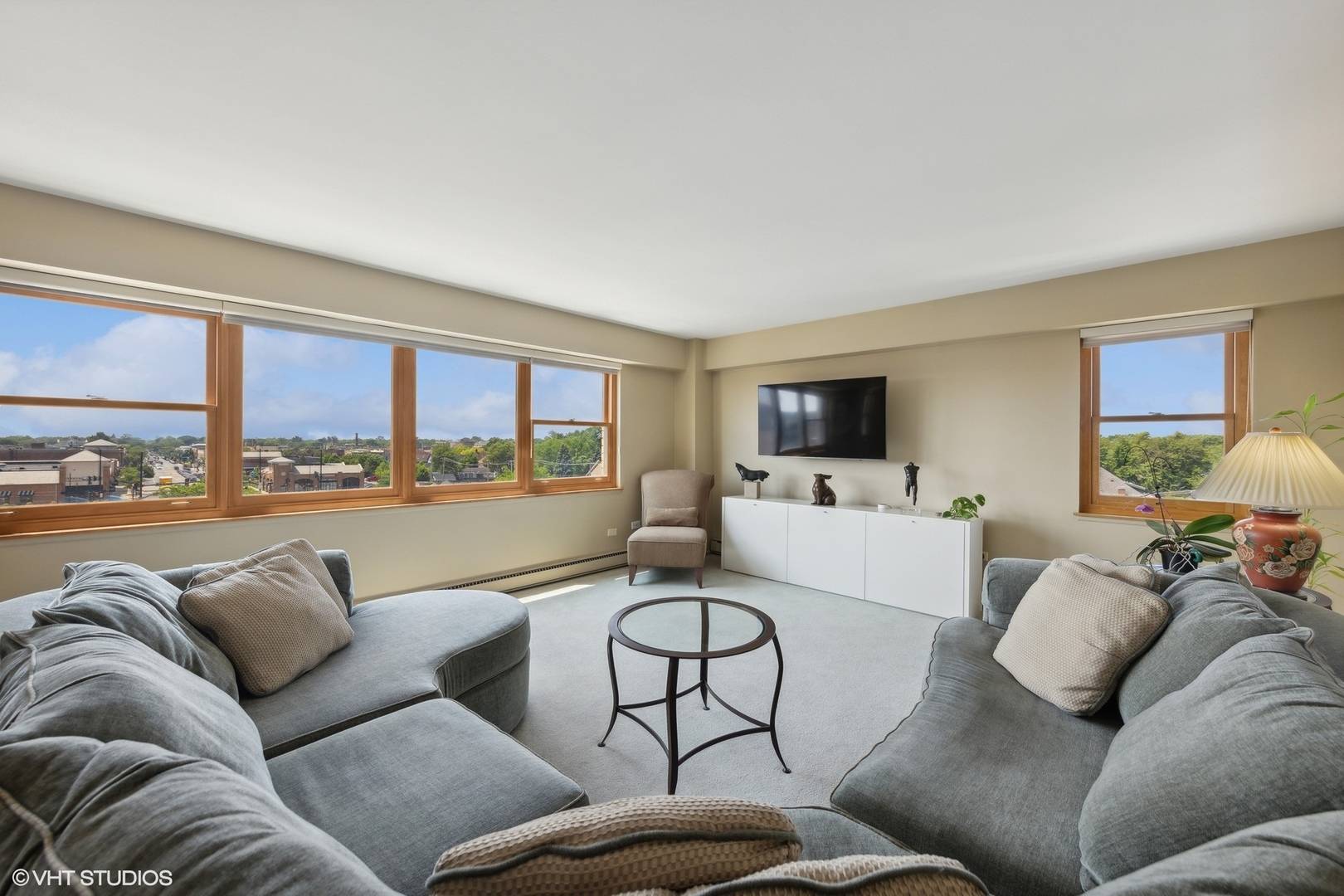 La Grange, IL 60525,141 N La Grange RD #605