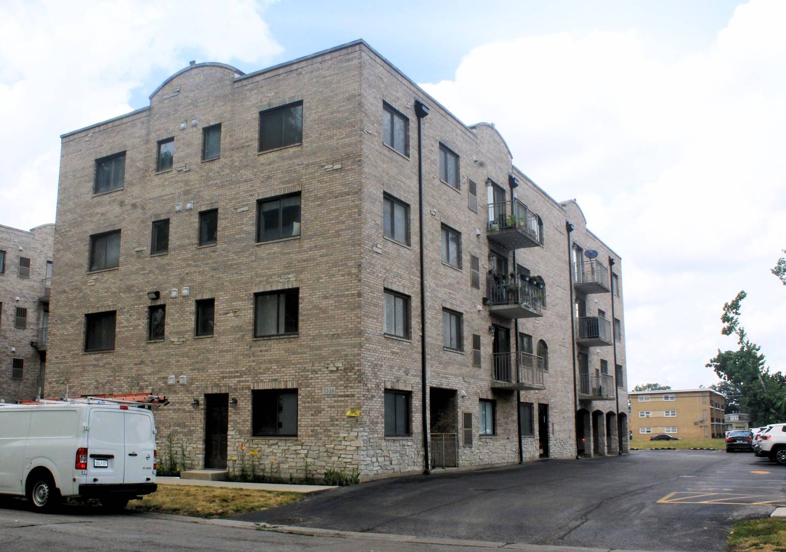 Lyons, IL 60534,7316 40th AVE #2D