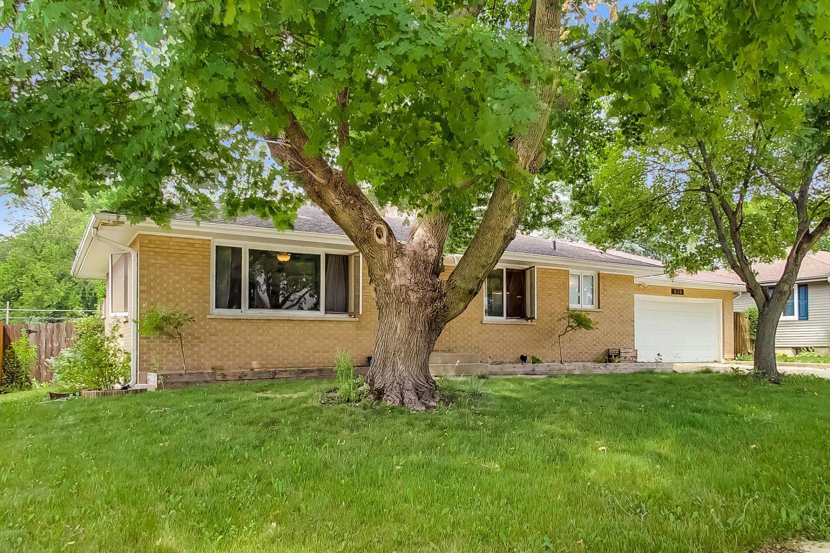 South Elgin, IL 60177,636 Lucille ST