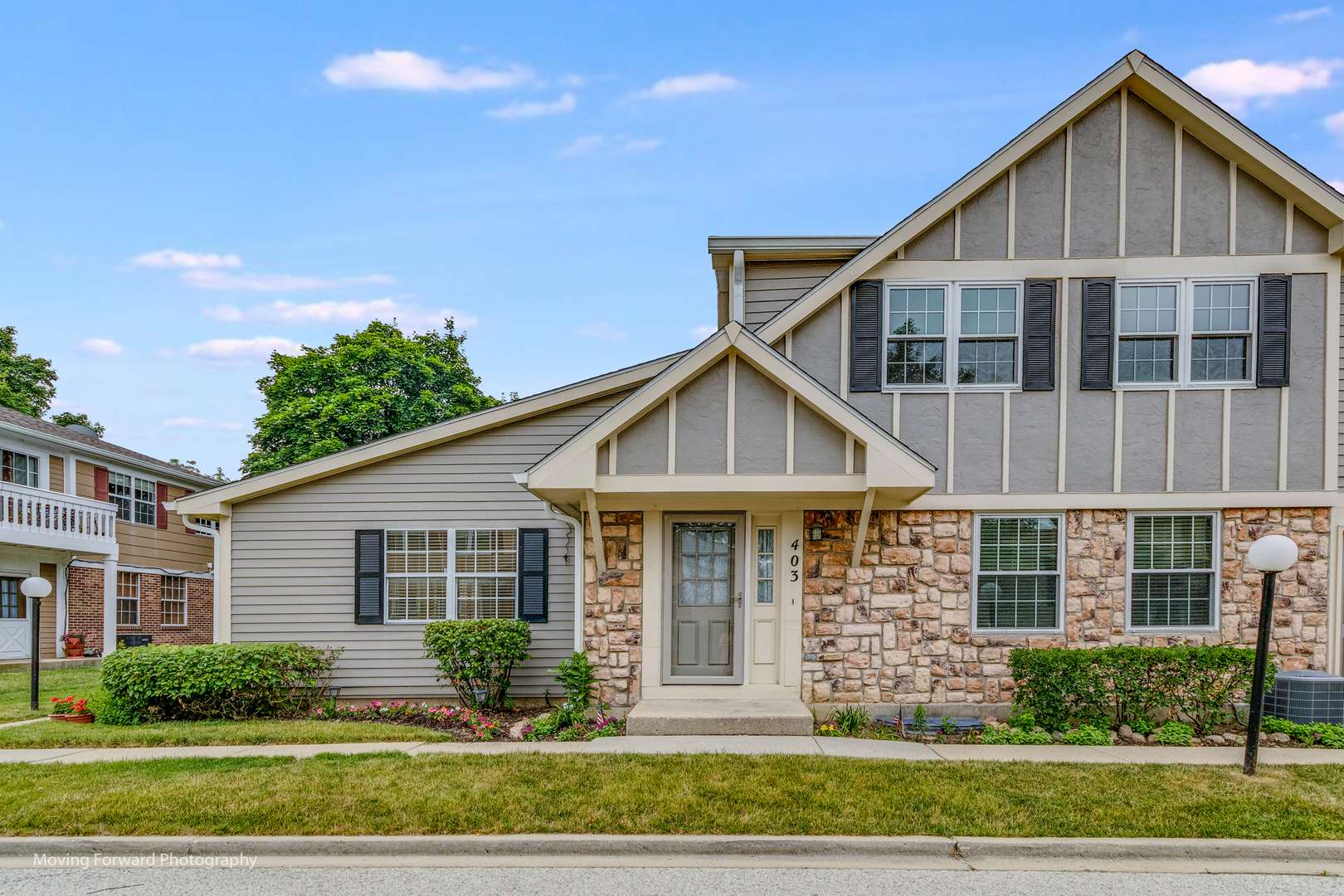 Vernon Hills, IL 60061,403 Ashwood CT