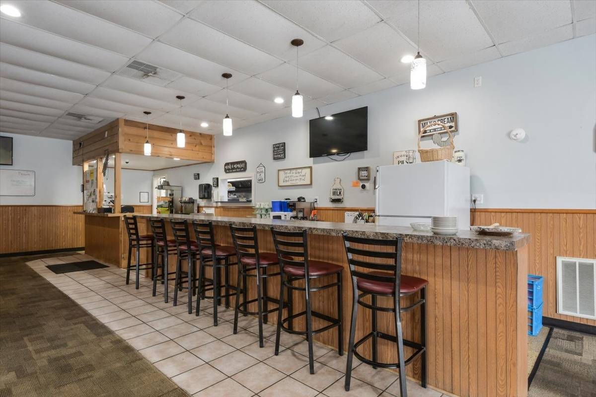 Newman, IL 61942,107 E Yates ST