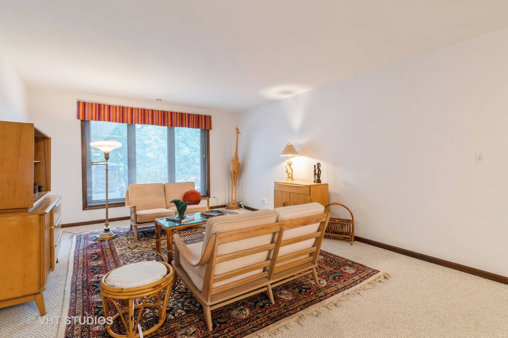 Niles, IL 60714,6935 N Milwaukee AVE #201