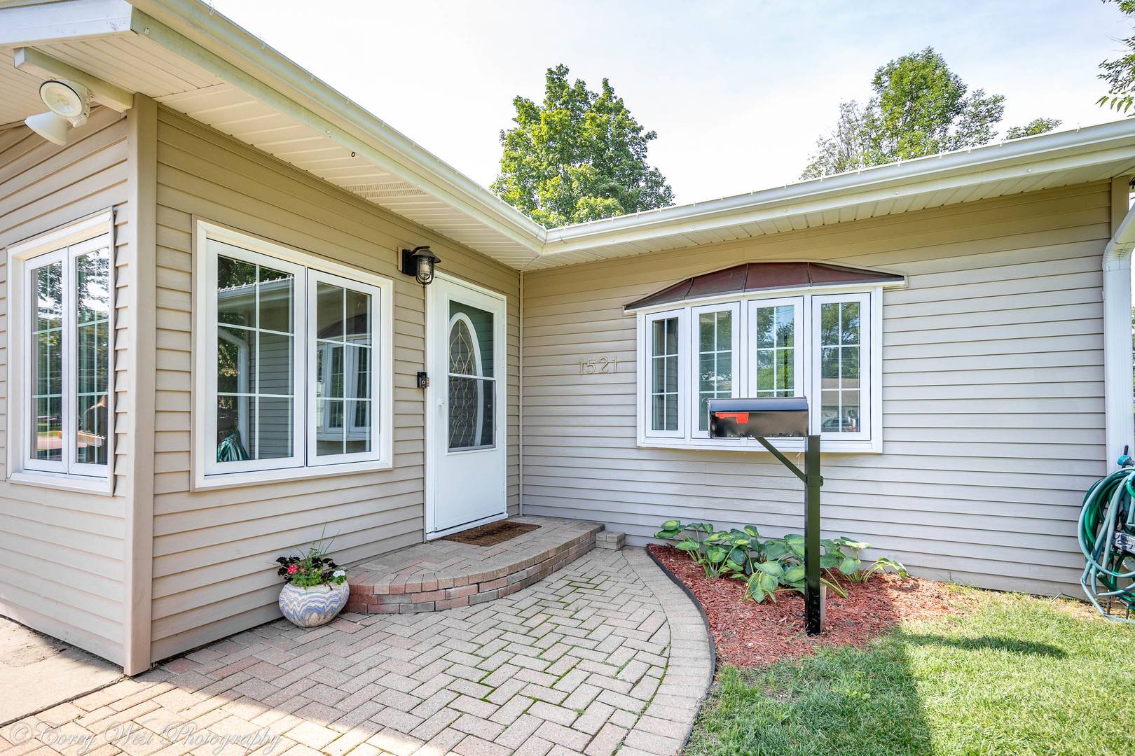 Dekalb, IL 60115,1521 Oakwood AVE