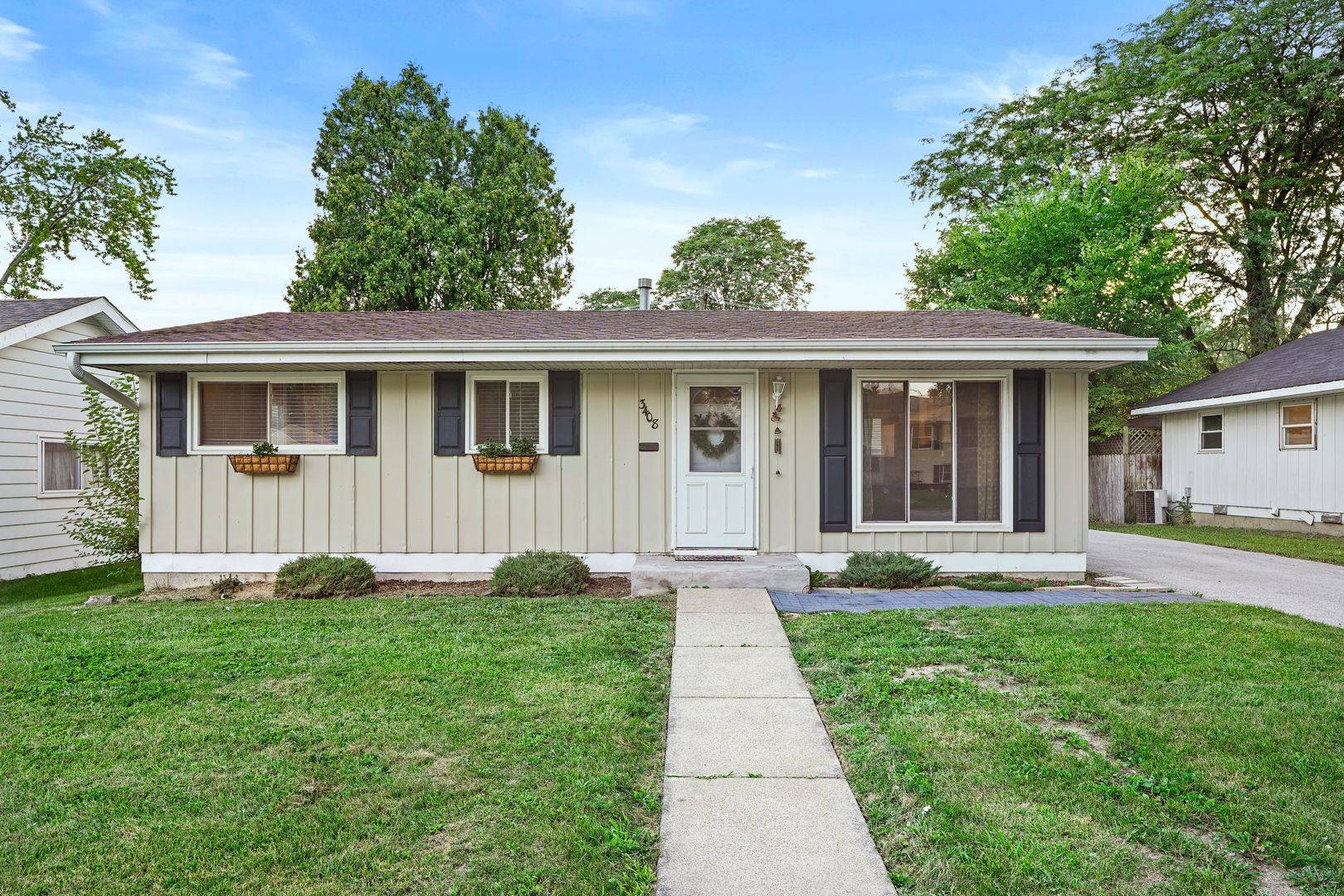 Steger, IL 60475,3408 Sally DR