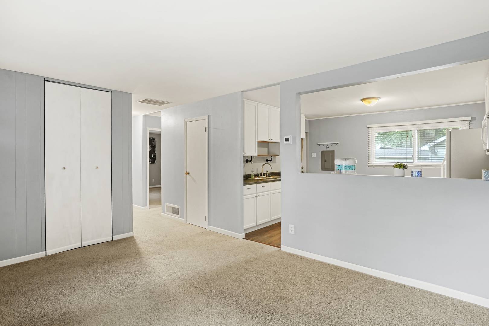 Steger, IL 60475,3408 Sally DR