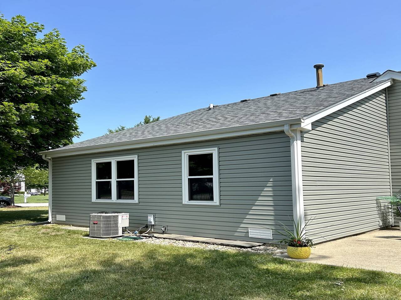 Vernon Hills, IL 60061,707 Cherry Valley RD