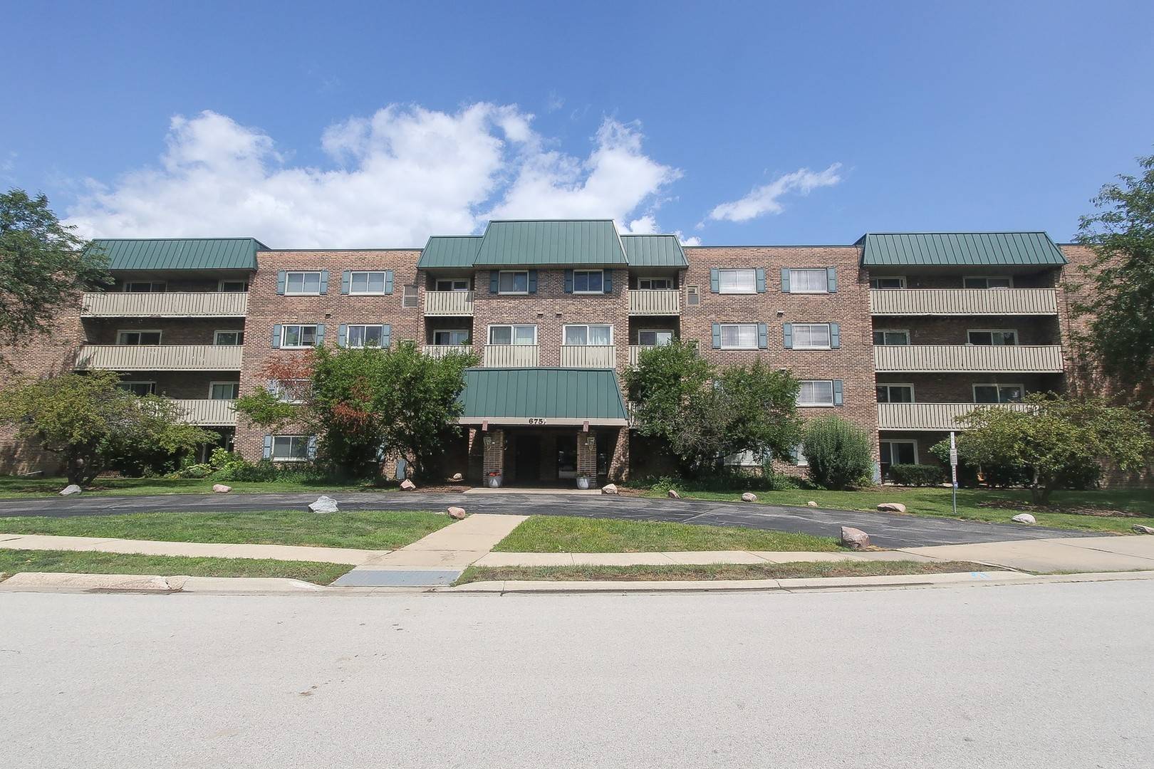 Elk Grove Village, IL 60007,675 GROVE DR #102