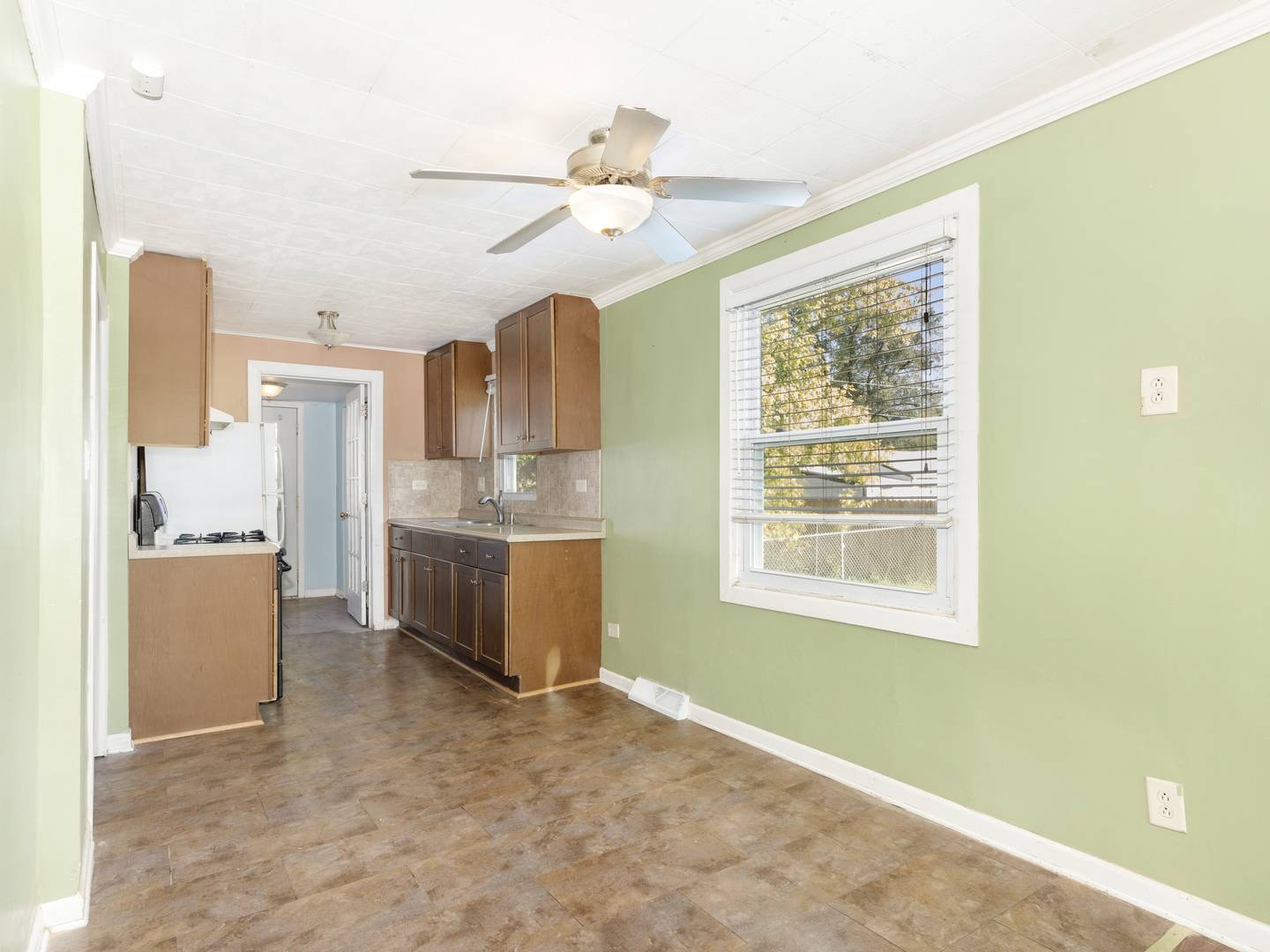 Steger, IL 60475,3535 Peoria ST