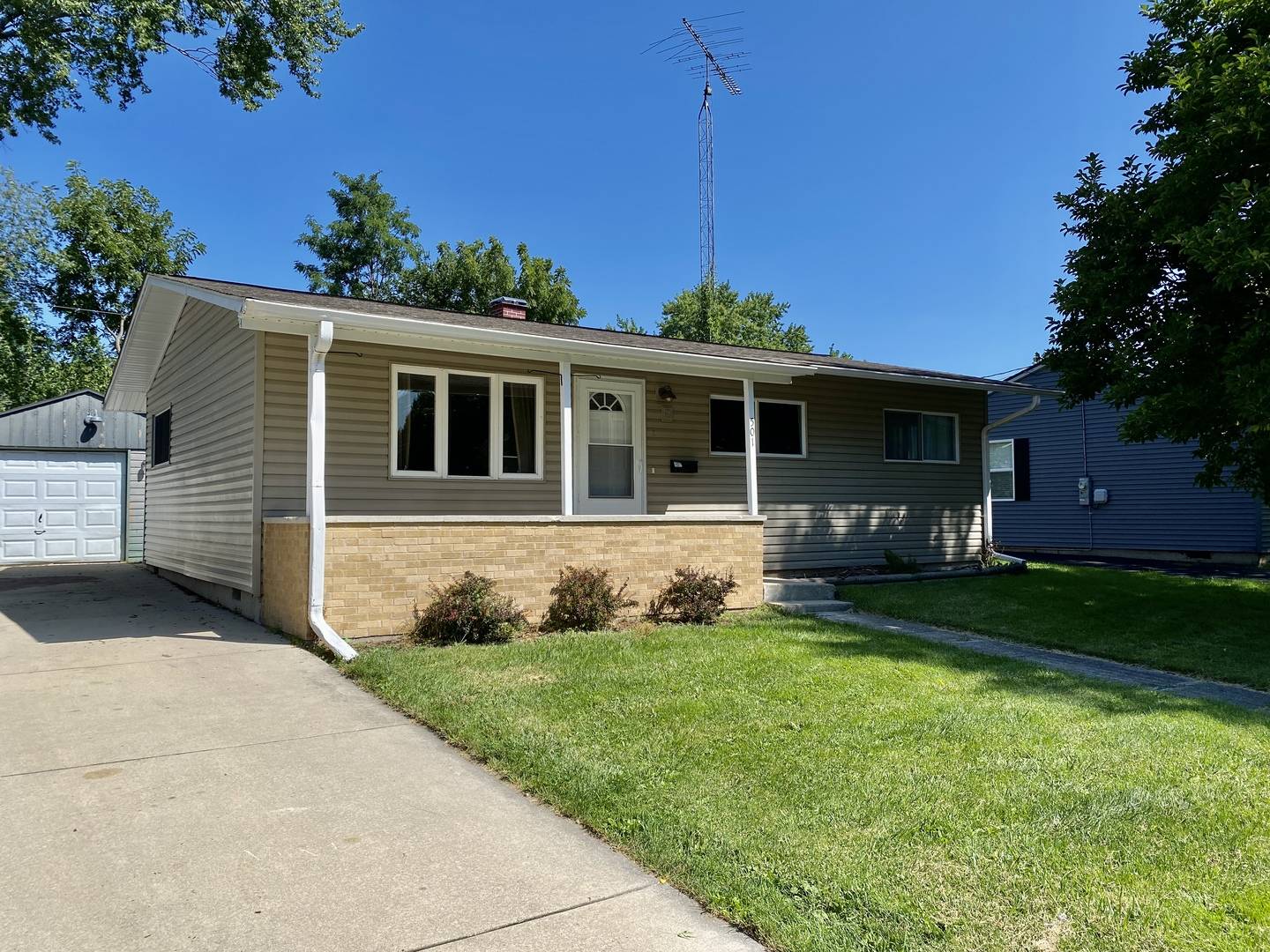 Dekalb, IL 60115,501 Spring AVE