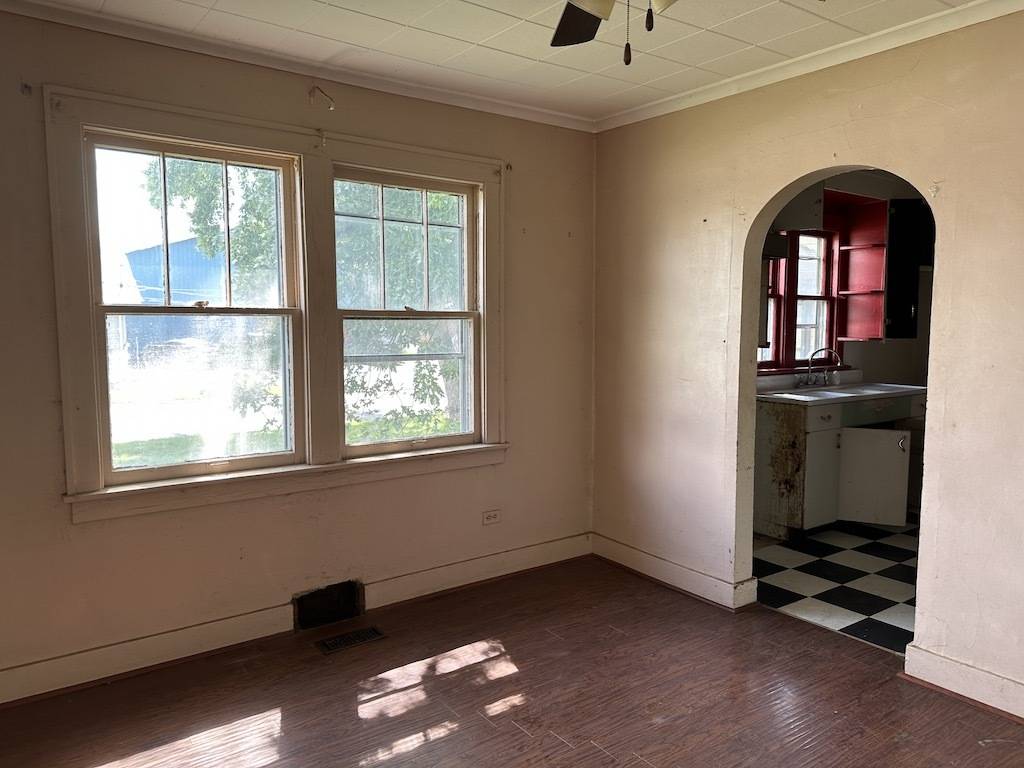 Steger, IL 60475,3118 Chicago RD