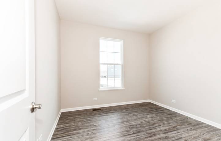 South Elgin, IL 60177,1153 Michael DR