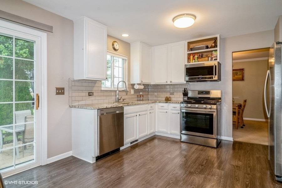 Montgomery, IL 60538,3225 Huntington LN