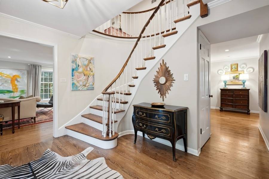 Northfield, IL 60093,170 Enid LN