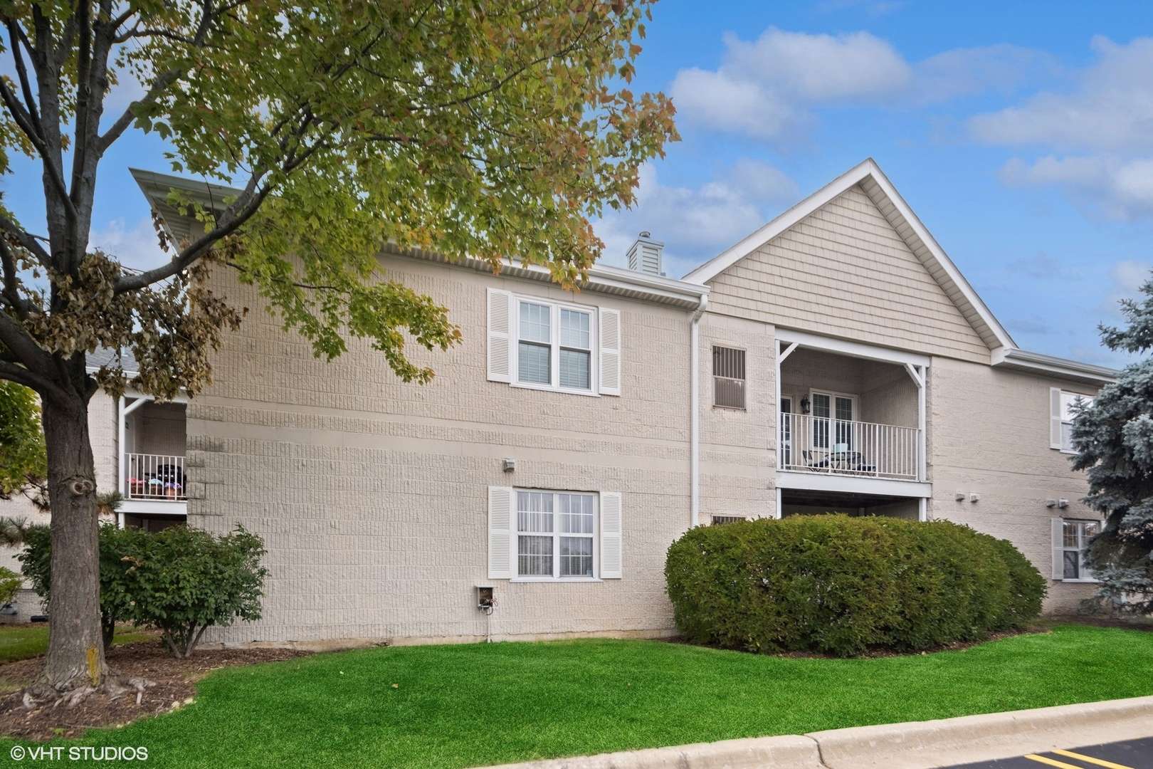 Carol Stream, IL 60188,794 N Gary AVE #102