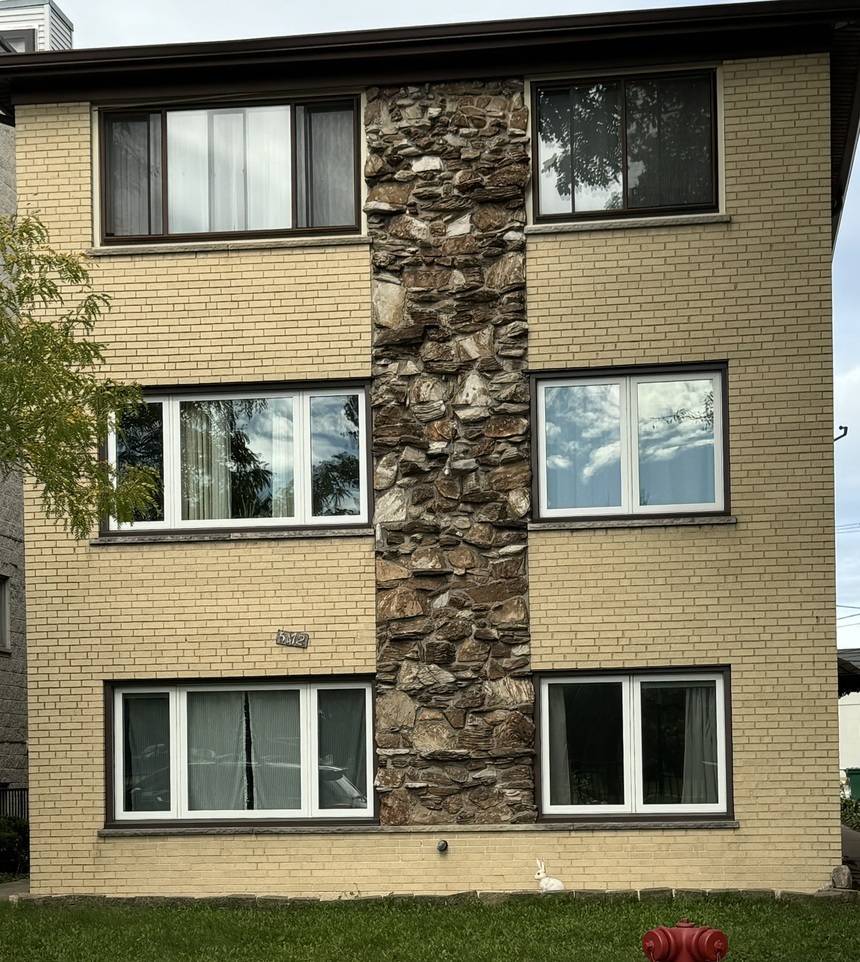 Chicago, IL 60630,5472 W Higgins AVE #2A