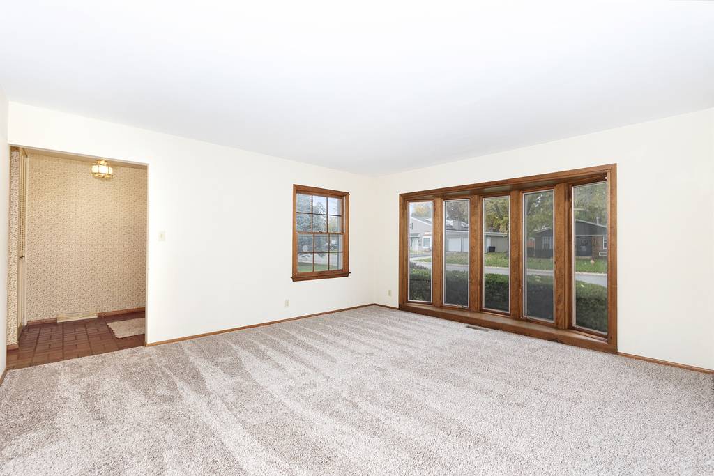 Montgomery, IL 60538,11 Woodcliff RD